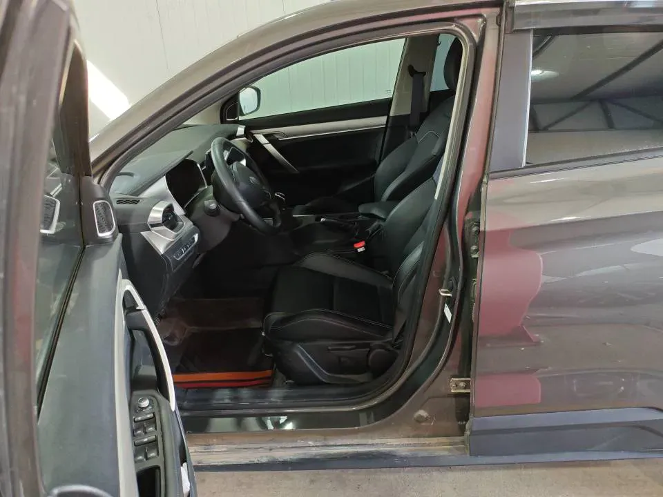 2025 Geely Coolray 1.5L 126HP L4 5MT,autocango,china used car exporter,china ev exporter,chinese used car exporter,chinese used ev exporter