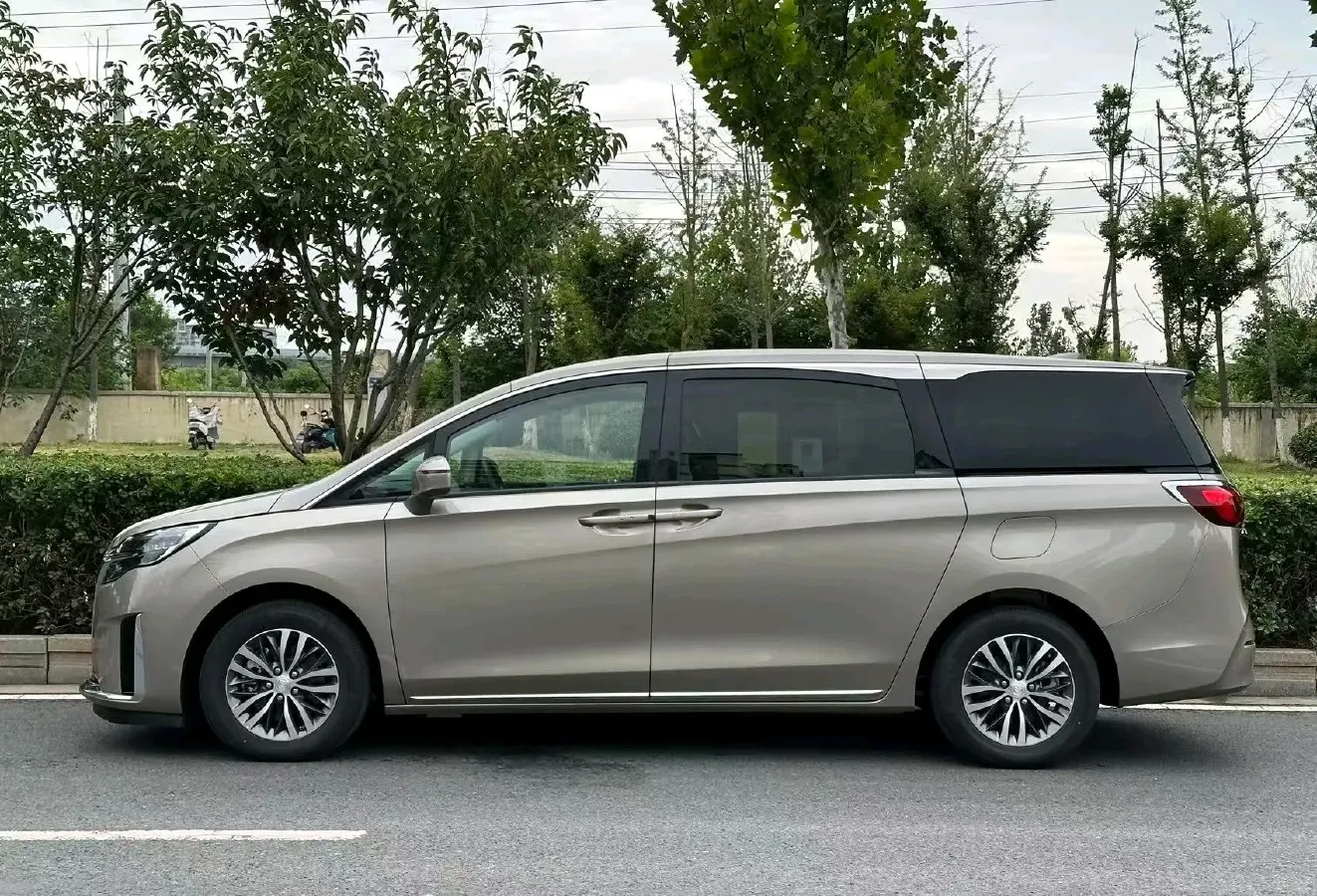 2023 Buick GL8 2.0T 237HP L4 9AT,autocango,china used car exporter,china ev exporter,chinese used car exporter,chinese used ev exporter