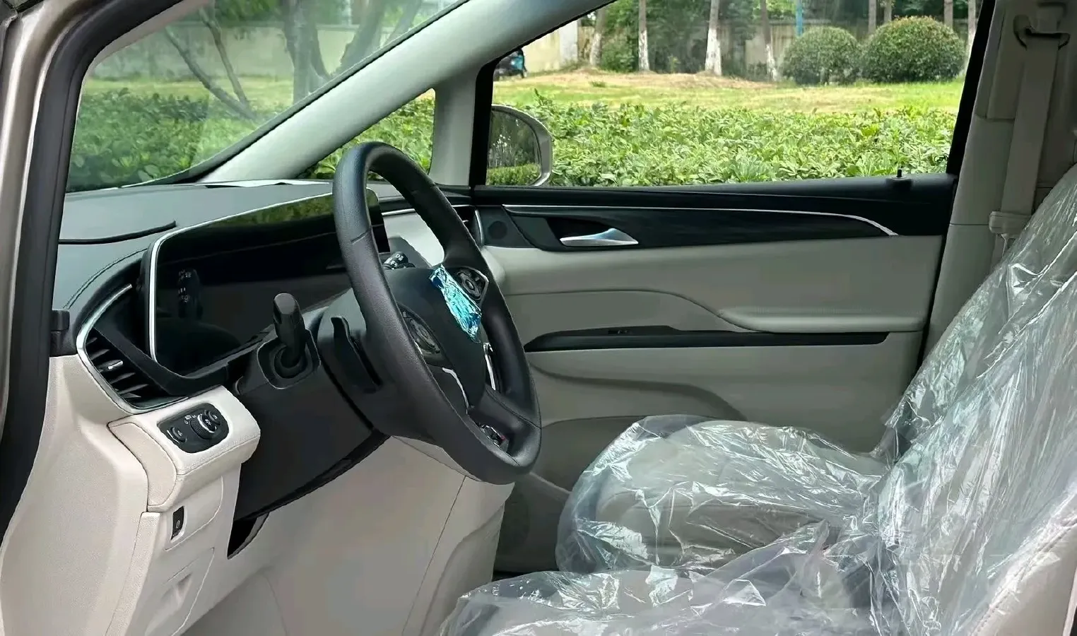 2023 Buick GL8 2.0T 237HP L4 9AT,autocango,china used car exporter,china ev exporter,chinese used car exporter,chinese used ev exporter