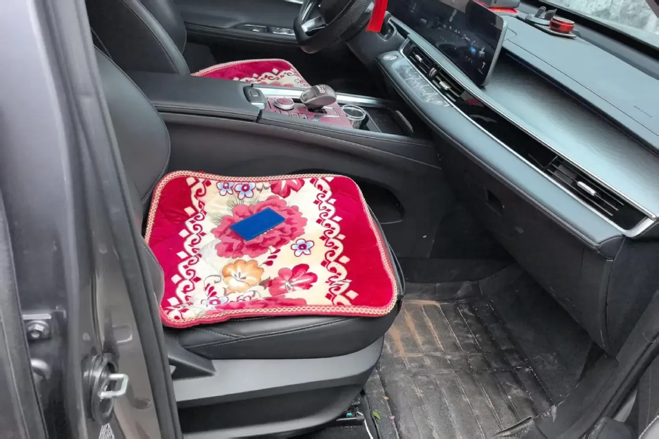 2024 Chery Tiggo 8 PRO 1.6T 197HP L4 7DCT,autocango,china used car exporter,china ev exporter,chinese used car exporter,chinese used ev exporter