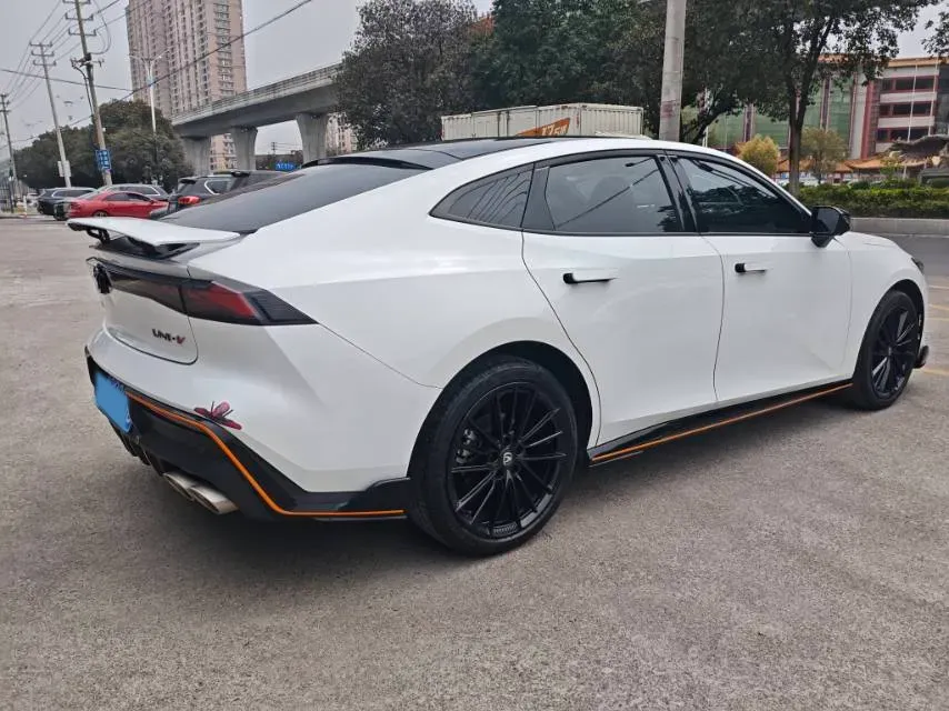 2023 ChangAn UNI-V 1.5T 188HP L4 7DCT,autocango,china used car exporter,china ev exporter,chinese used car exporter,chinese used ev exporter