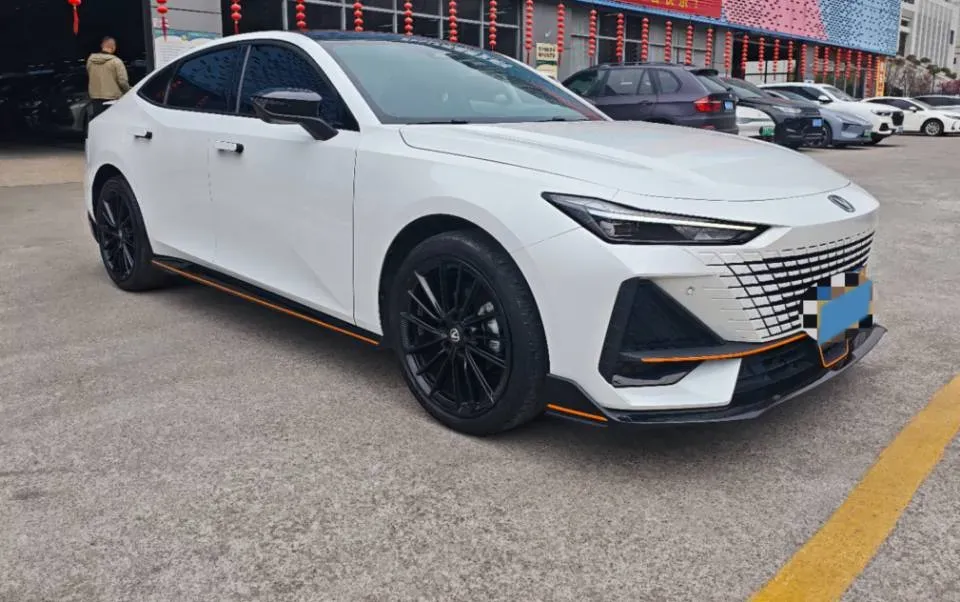 2023 ChangAn UNI-V 1.5T 188HP L4 7DCT,autocango,china used car exporter,china ev exporter,chinese used car exporter,chinese used ev exporter
