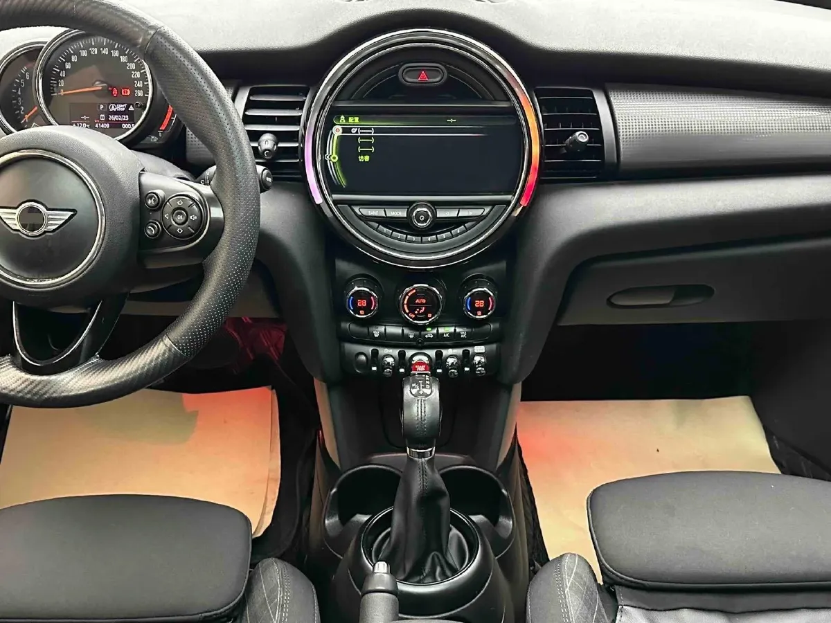 2016 MINI MINI 1.5T 136HP L3 6AT,autocango,china used car exporter,china ev exporter,chinese used car exporter,chinese used ev exporter