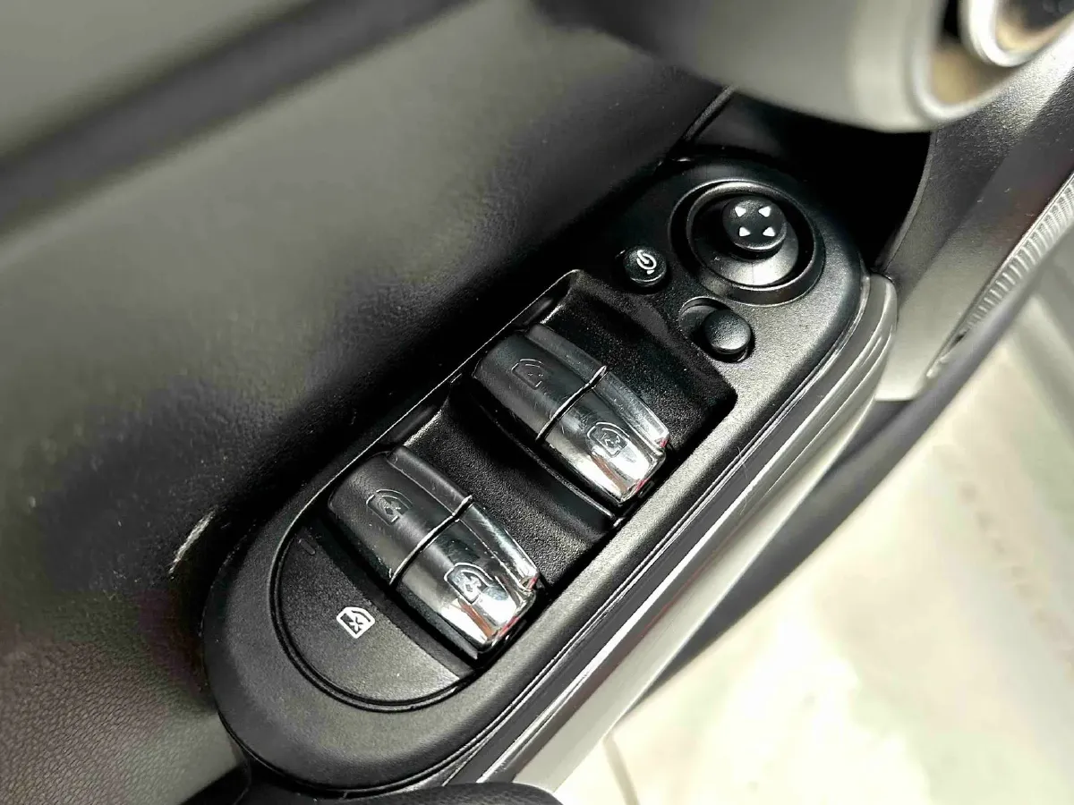 2016 MINI MINI 1.5T 136HP L3 6AT,autocango,china used car exporter,china ev exporter,chinese used car exporter,chinese used ev exporter