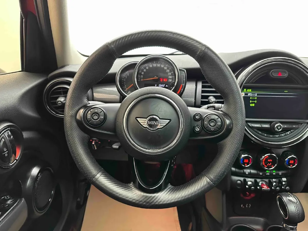 2016 MINI MINI 1.5T 136HP L3 6AT,autocango,china used car exporter,china ev exporter,chinese used car exporter,chinese used ev exporter