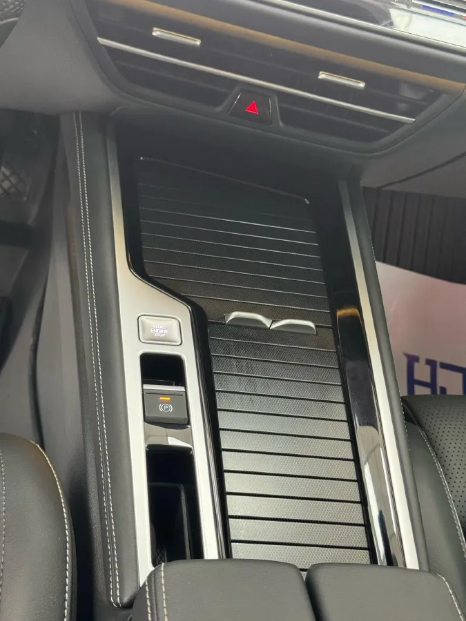 2024 Volkswagen Magotan 2.0T 220HP L4 7DCT,autocango,china used car exporter,china ev exporter,chinese used car exporter,chinese used ev exporter