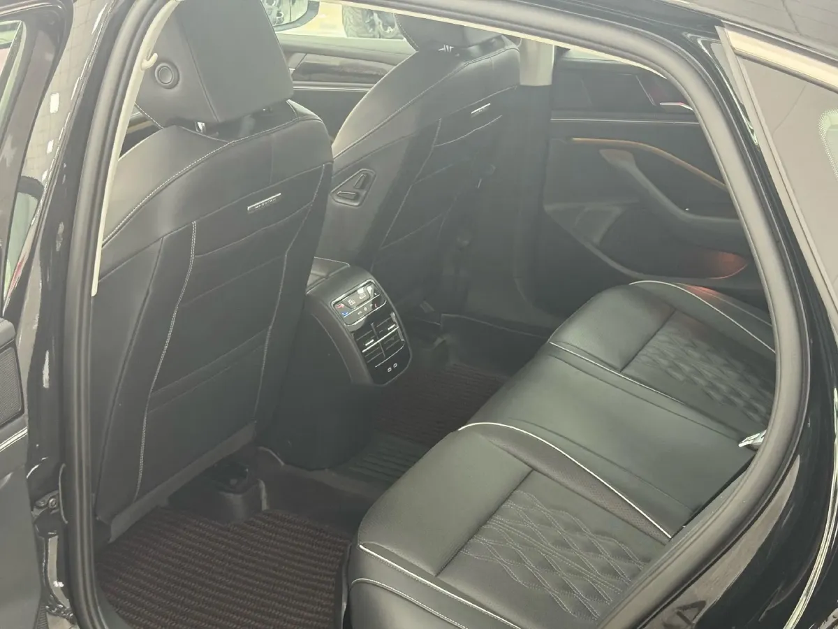 2024 Volkswagen Magotan 2.0T 220HP L4 7DCT,autocango,china used car exporter,china ev exporter,chinese used car exporter,chinese used ev exporter