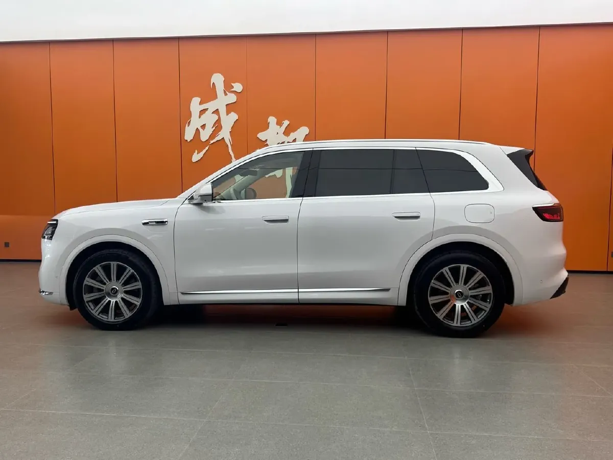 2025 AITO AITO M8 REEV 160HP REEV 53.4KWH,autocango,china used car exporter,china ev exporter,chinese used car exporter,chinese used ev exporter