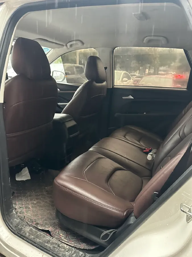 2019 BaoJun 530 1.5T 150HP L4 6MT,autocango,china used car exporter,china ev exporter,chinese used car exporter,chinese used ev exporter