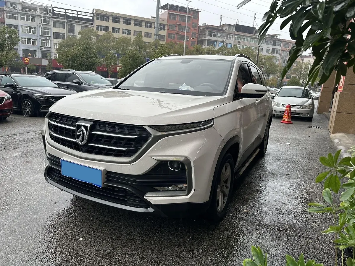 2019 BaoJun 530 1.5T 150HP L4 6MT,autocango,china used car exporter,china ev exporter,chinese used car exporter,chinese used ev exporter