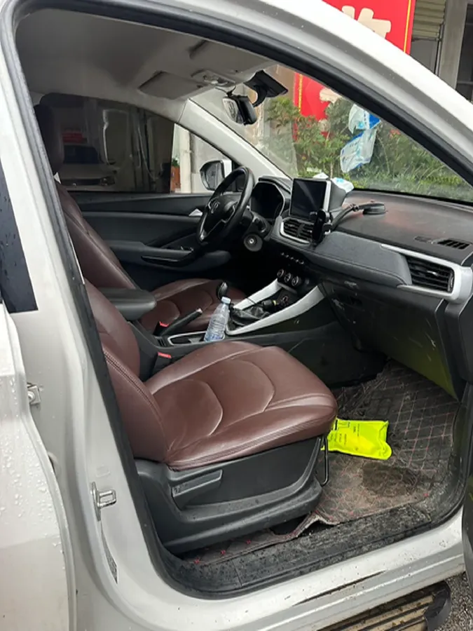 2019 BaoJun 530 1.5T 150HP L4 6MT,autocango,china used car exporter,china ev exporter,chinese used car exporter,chinese used ev exporter