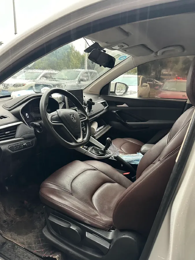 2019 BaoJun 530 1.5T 150HP L4 6MT,autocango,china used car exporter,china ev exporter,chinese used car exporter,chinese used ev exporter