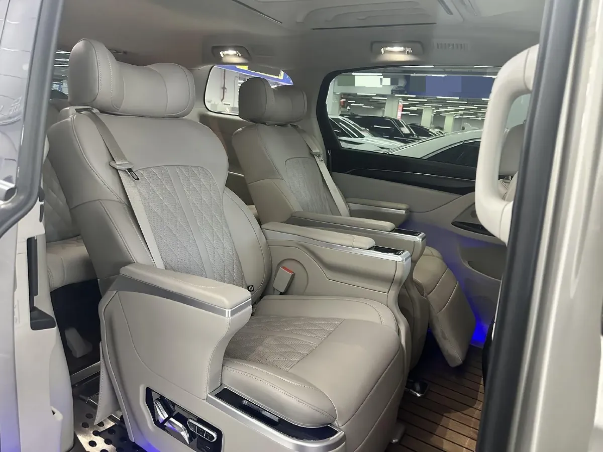 2022 Buick GL8 2.0T 237HP L4 9AT,autocango,china used car exporter,china ev exporter,chinese used car exporter,chinese used ev exporter