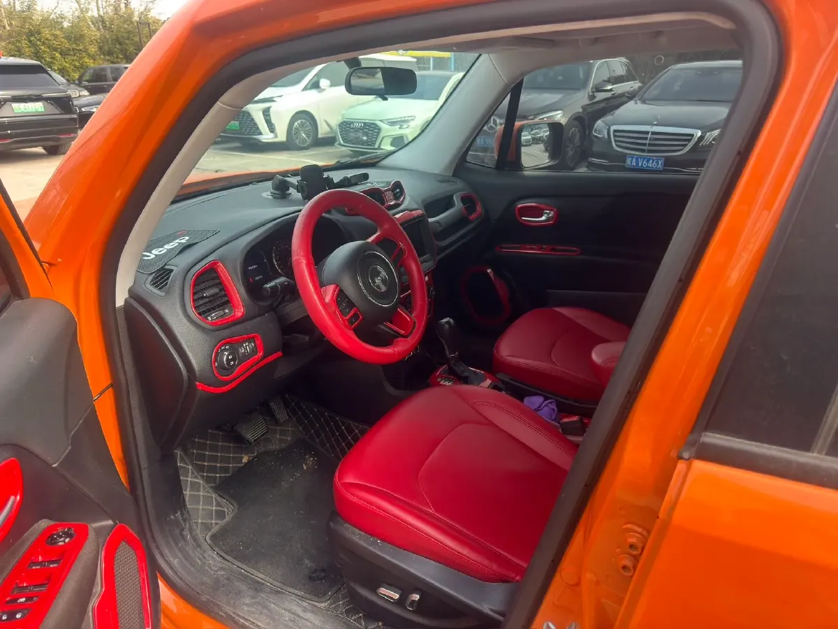 2018 Jeep Renegade 2.0L 148HP L4 9AT,autocango,china used car exporter,china ev exporter,chinese used car exporter,chinese used ev exporter