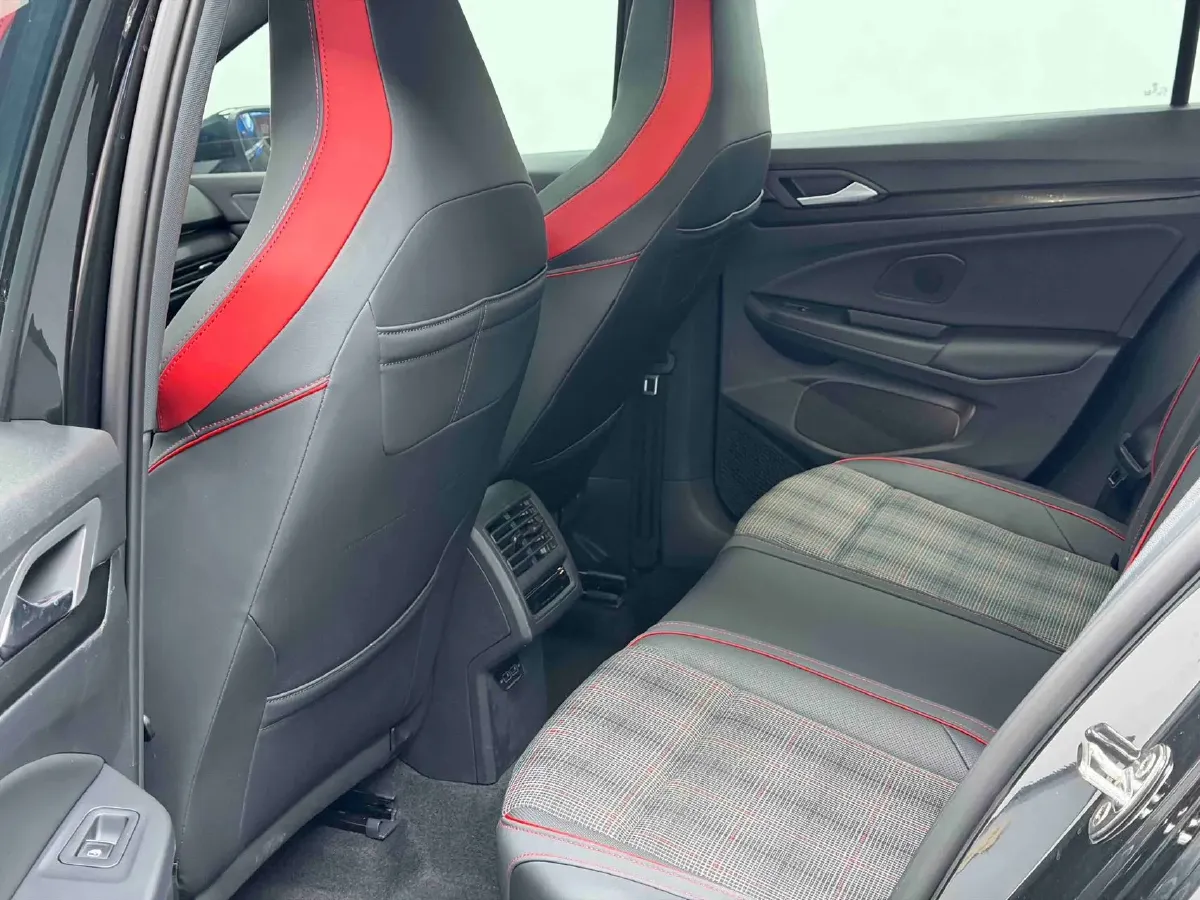 2021 Volkswagen GolfGTI 2.0T 220HP L4 7DCT,autocango,china used car exporter,china ev exporter,chinese used car exporter,chinese used ev exporter