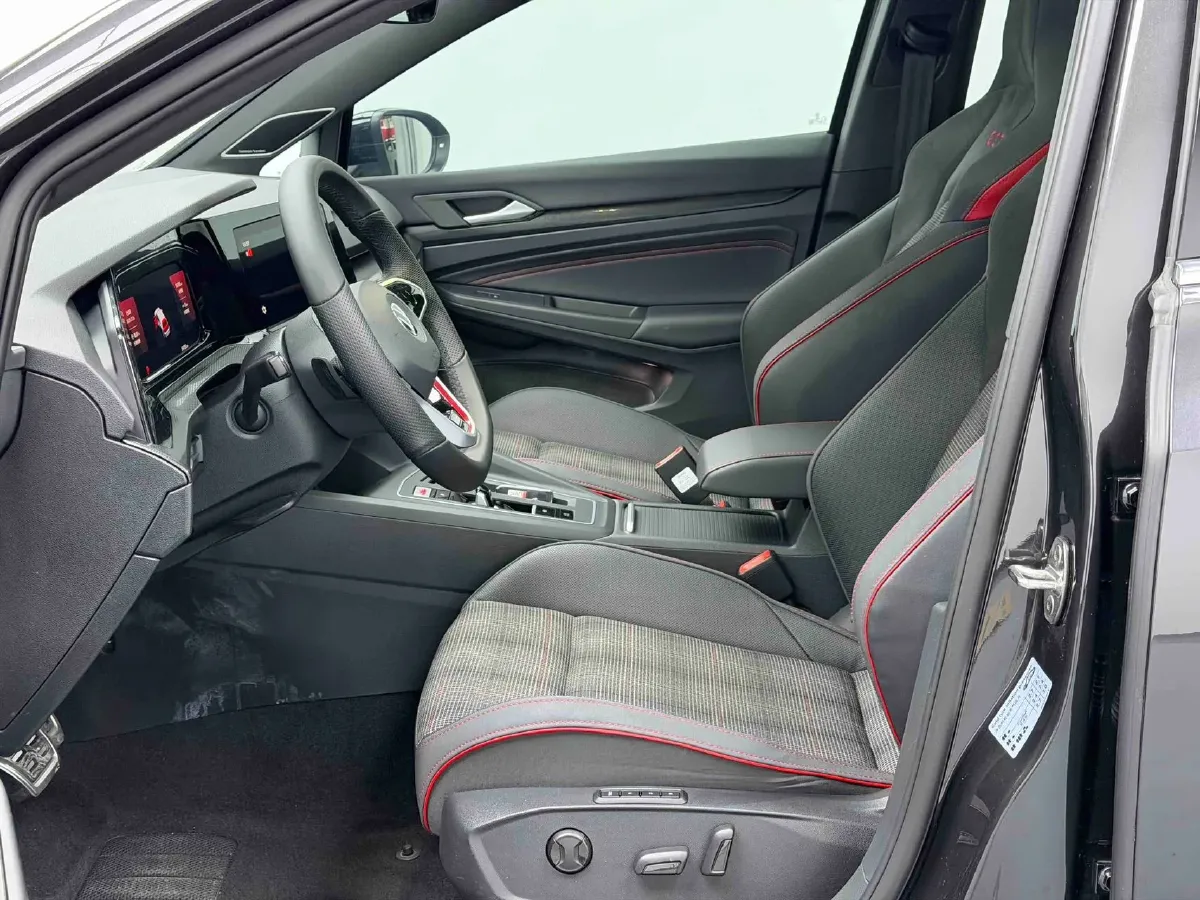 2021 Volkswagen GolfGTI 2.0T 220HP L4 7DCT,autocango,china used car exporter,china ev exporter,chinese used car exporter,chinese used ev exporter