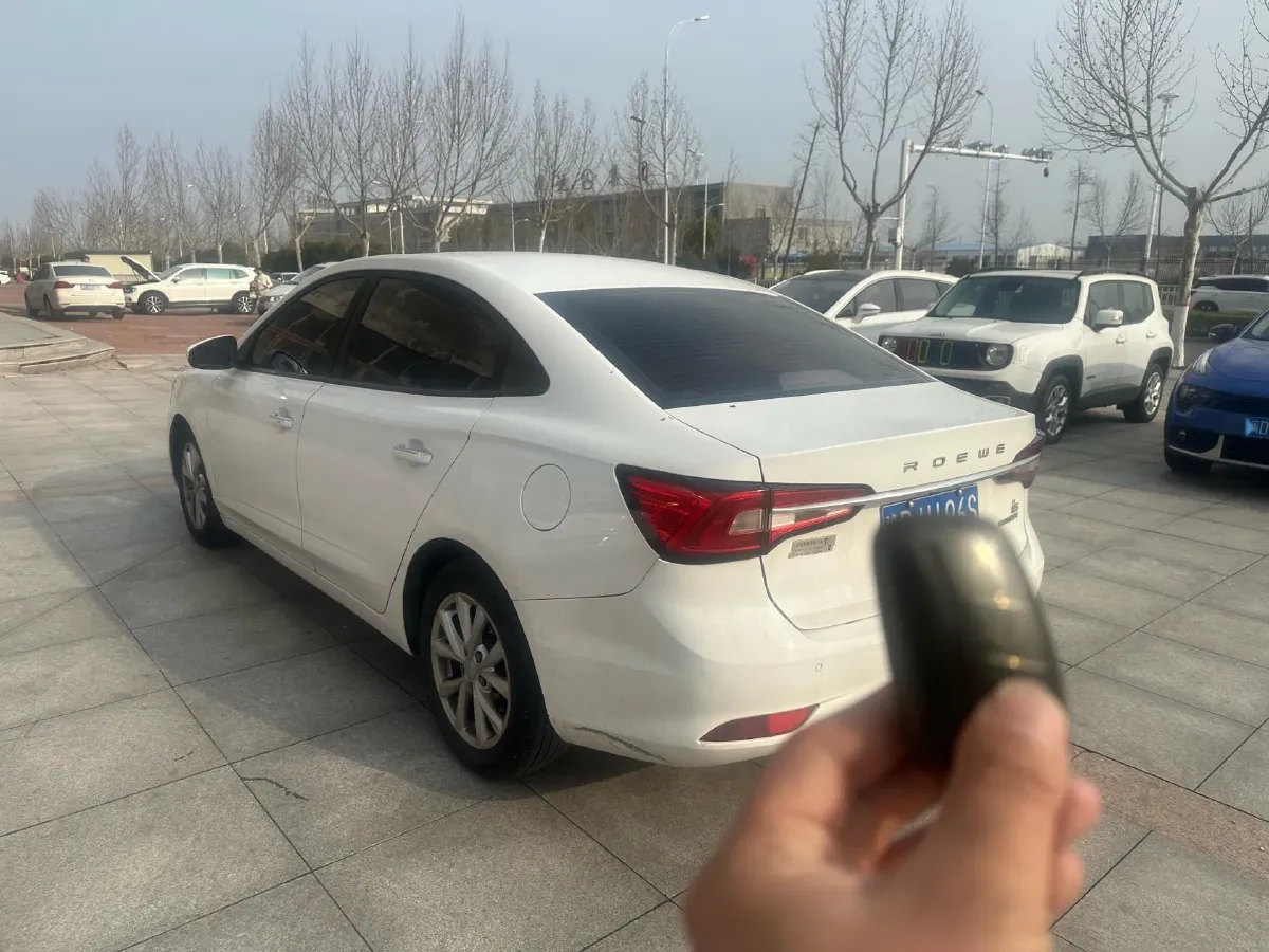2020 Roewe i5 1.5L 120HP L4 CVT,autocango,china used car exporter,china ev exporter,chinese used car exporter,chinese used ev exporter