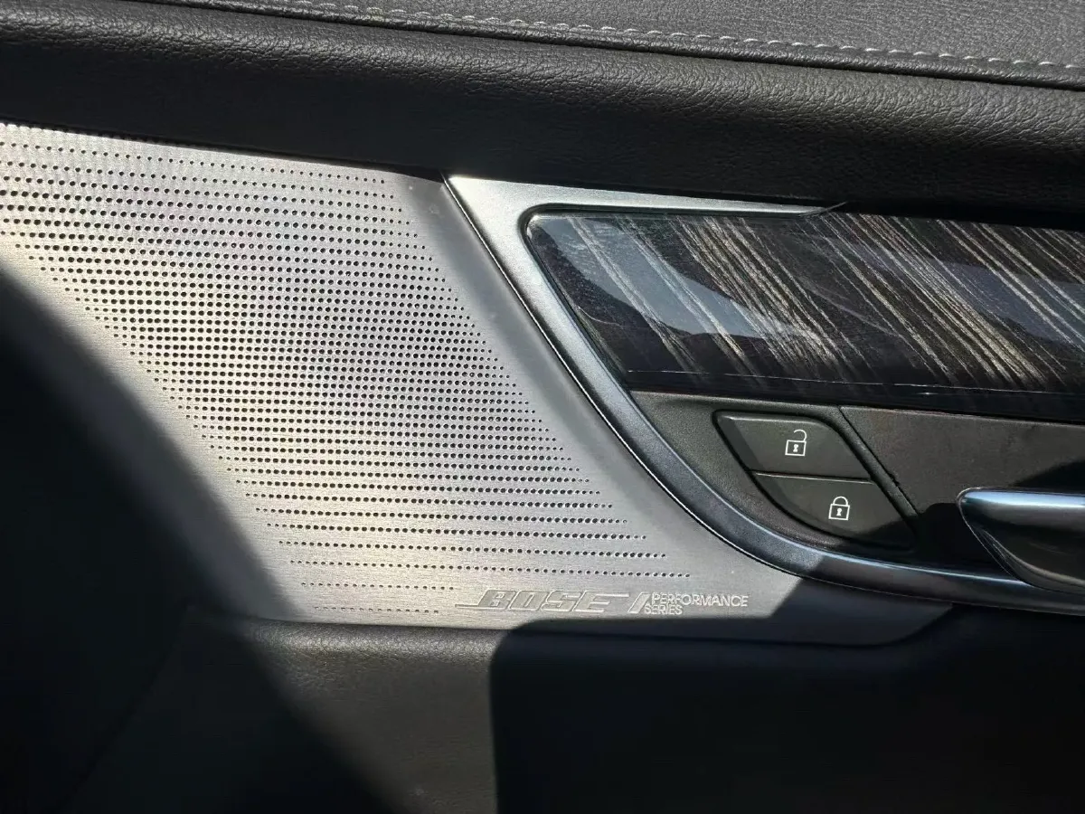 2022 Cadillac XT6 2.0T 237HP L4 9AT,autocango,china used car exporter,china ev exporter,chinese used car exporter,chinese used ev exporter