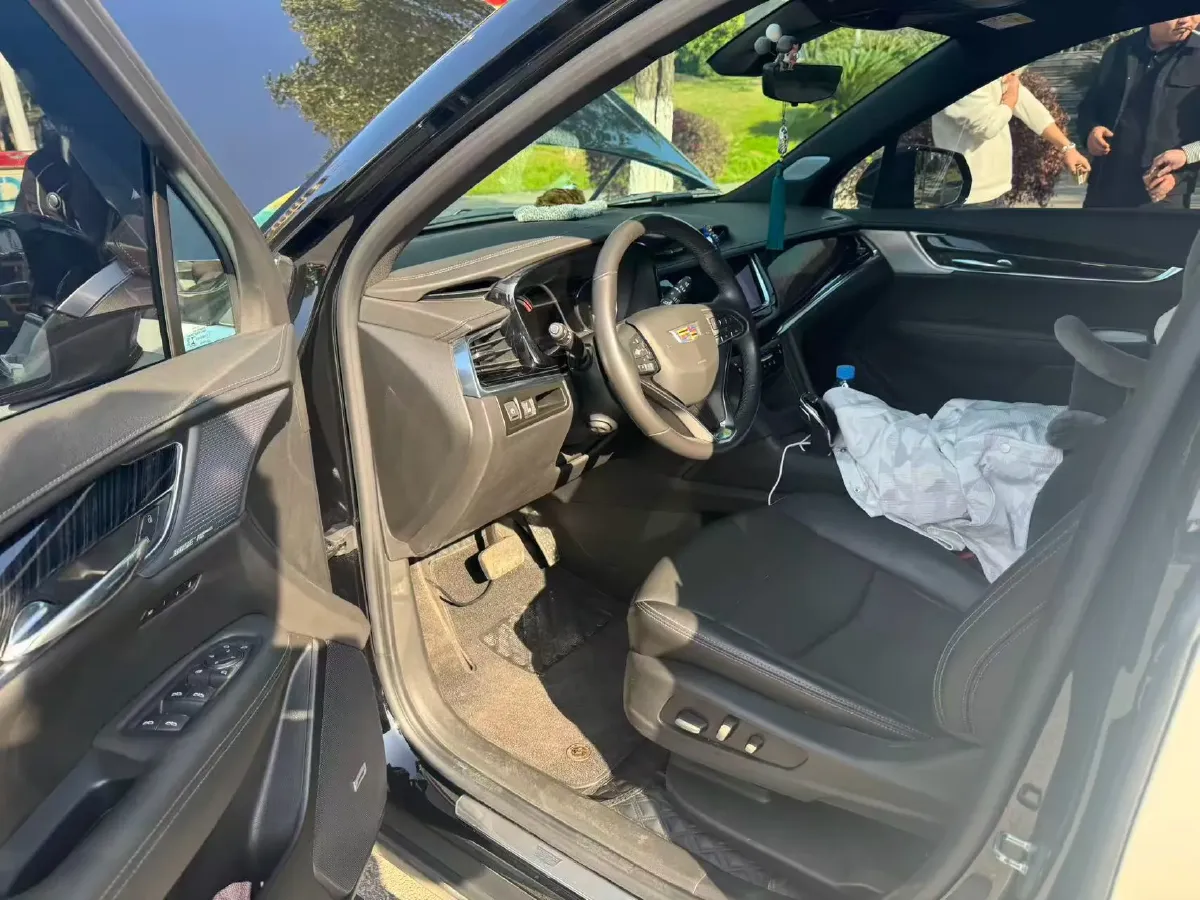 2022 Cadillac XT6 2.0T 237HP L4 9AT,autocango,china used car exporter,china ev exporter,chinese used car exporter,chinese used ev exporter