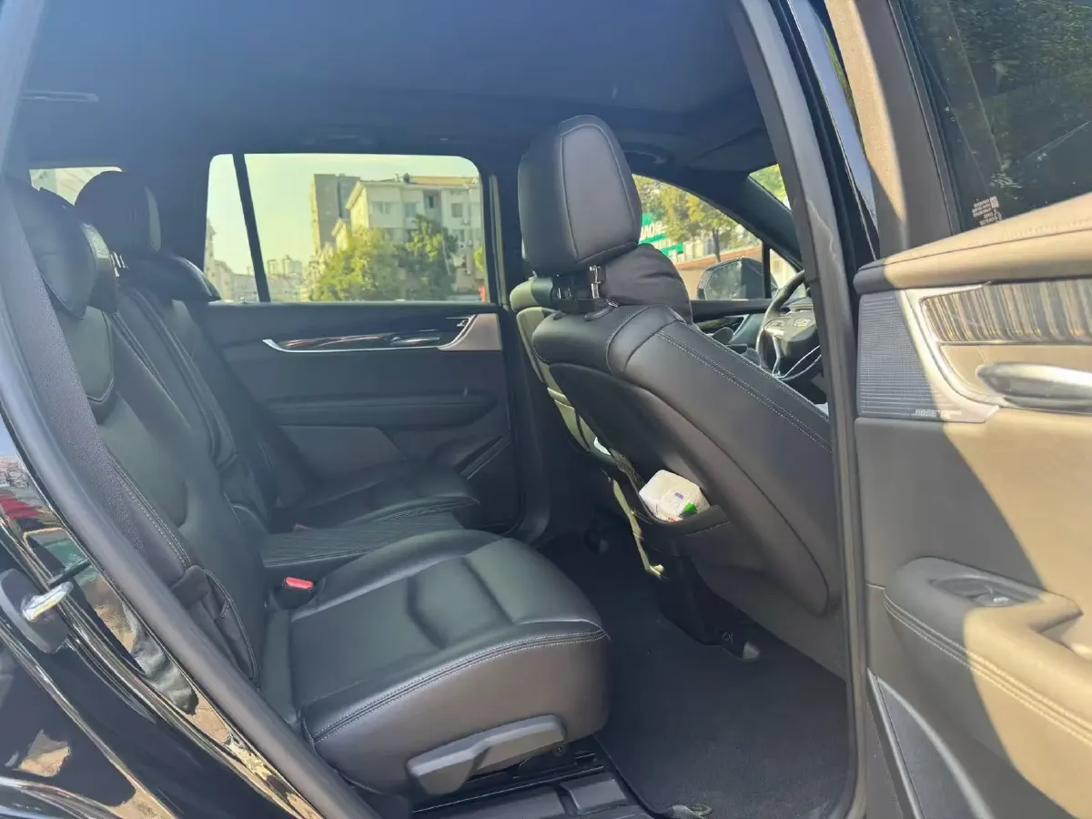 2022 Cadillac XT6 2.0T 237HP L4 9AT,autocango,china used car exporter,china ev exporter,chinese used car exporter,chinese used ev exporter