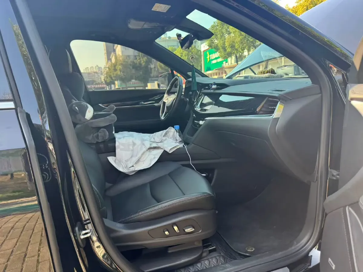 2022 Cadillac XT6 2.0T 237HP L4 9AT,autocango,china used car exporter,china ev exporter,chinese used car exporter,chinese used ev exporter