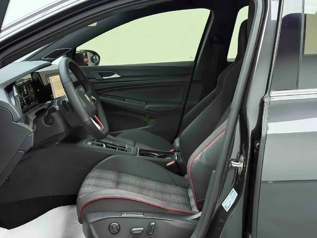 2021 Volkswagen GolfGTI 2.0T 220HP L4 7DCT,autocango,china used car exporter,china ev exporter,chinese used car exporter,chinese used ev exporter