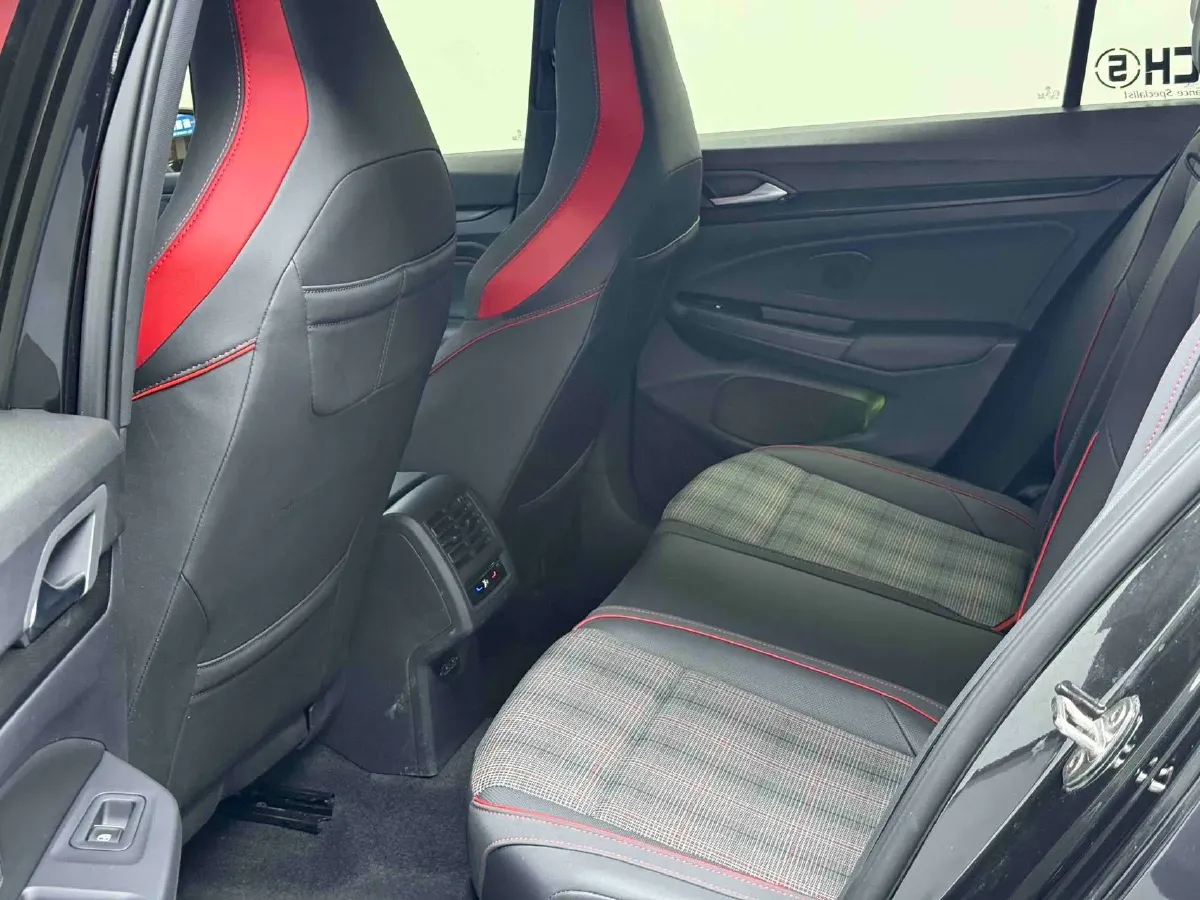 2021 Volkswagen GolfGTI 2.0T 220HP L4 7DCT,autocango,china used car exporter,china ev exporter,chinese used car exporter,chinese used ev exporter