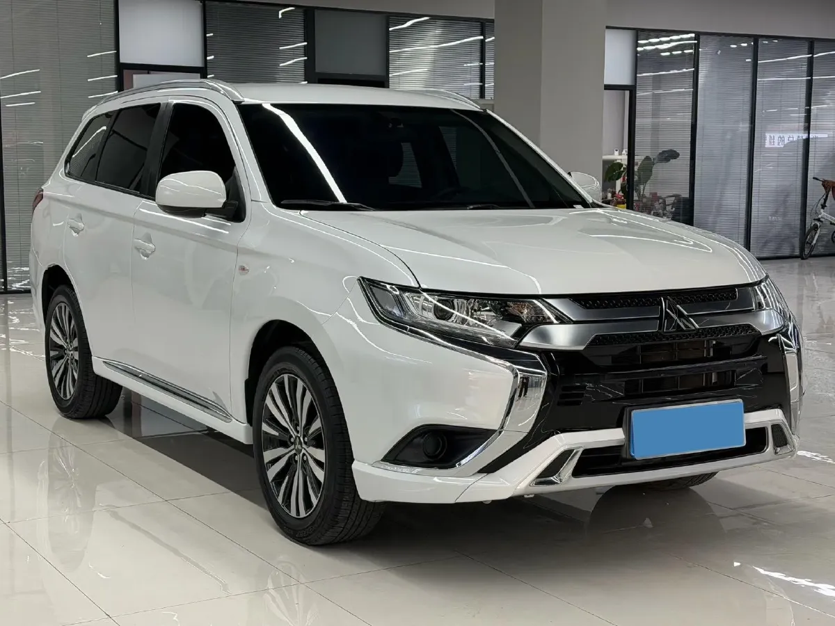 2021 Mitsubishi Outlander 2.0L 166HP L4 CVT,autocango,china used car exporter,china ev exporter,chinese used car exporter,chinese used ev exporter