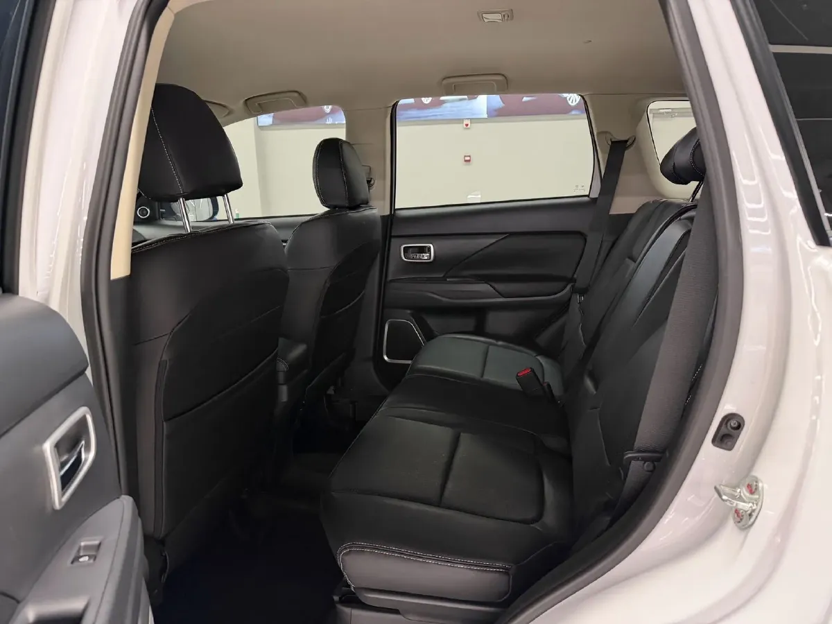 2021 Mitsubishi Outlander 2.0L 166HP L4 CVT,autocango,china used car exporter,china ev exporter,chinese used car exporter,chinese used ev exporter