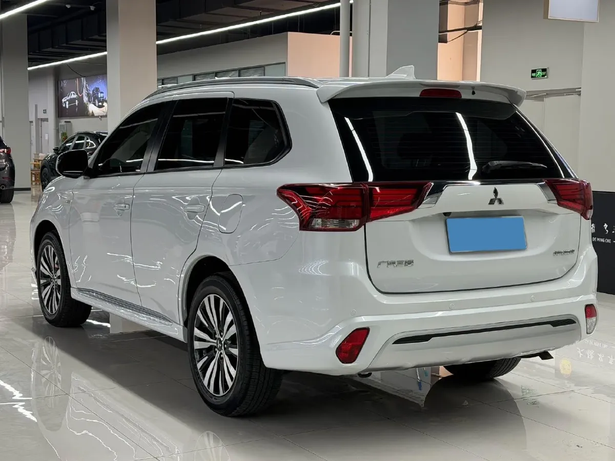 2021 Mitsubishi Outlander 2.0L 166HP L4 CVT,autocango,china used car exporter,china ev exporter,chinese used car exporter,chinese used ev exporter