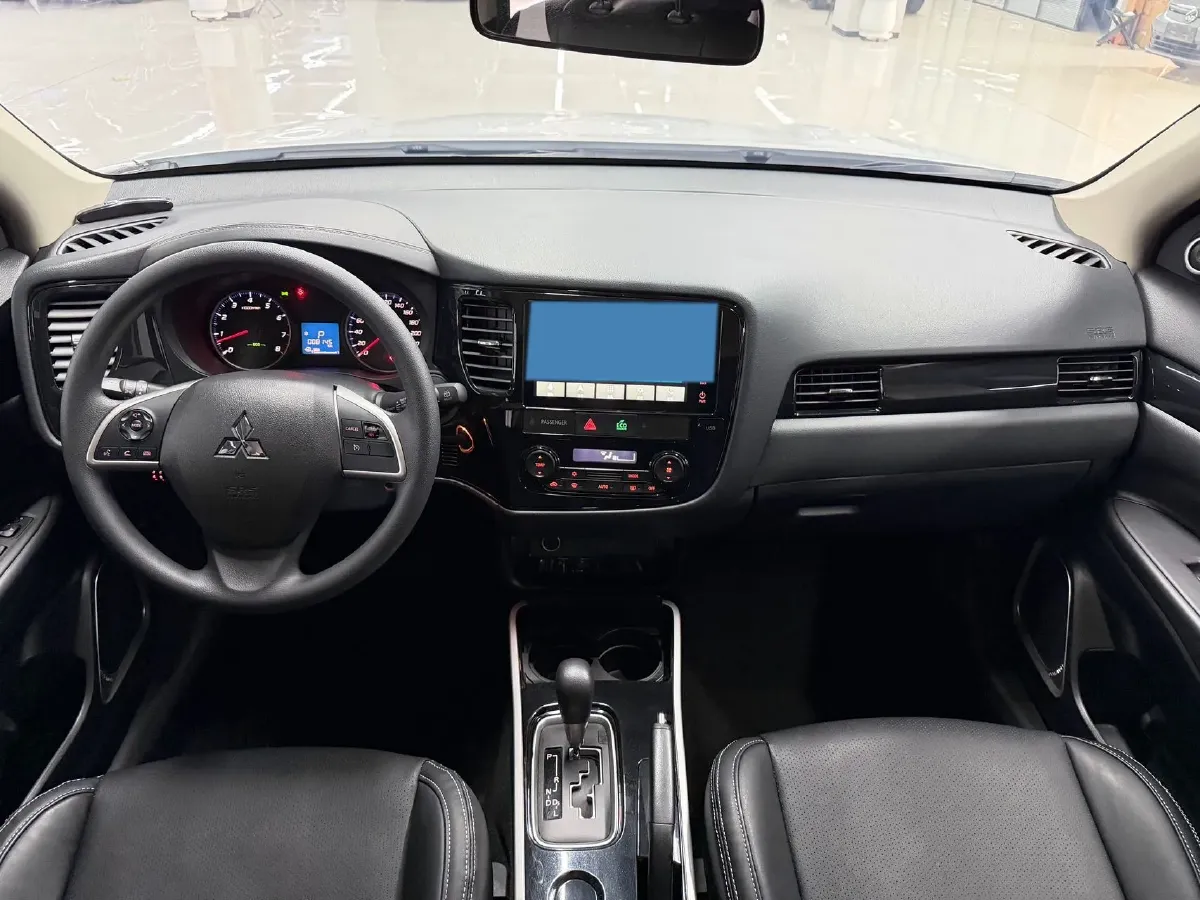 2021 Mitsubishi Outlander 2.0L 166HP L4 CVT,autocango,china used car exporter,china ev exporter,chinese used car exporter,chinese used ev exporter