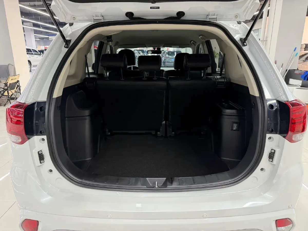 2021 Mitsubishi Outlander 2.0L 166HP L4 CVT,autocango,china used car exporter,china ev exporter,chinese used car exporter,chinese used ev exporter