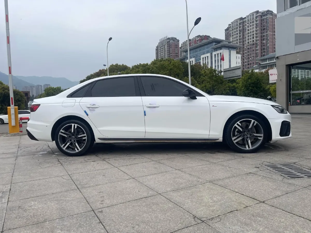 2022 Audi A4L 2.0T 190HP L4 7DCT,autocango,china used car exporter,china ev exporter,chinese used car exporter,chinese used ev exporter