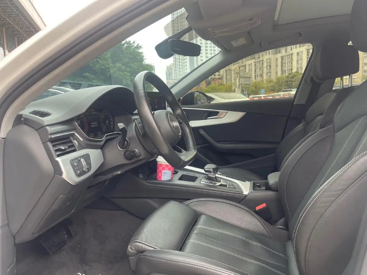 2022 Audi A4L 2.0T 190HP L4 7DCT,autocango,china used car exporter,china ev exporter,chinese used car exporter,chinese used ev exporter