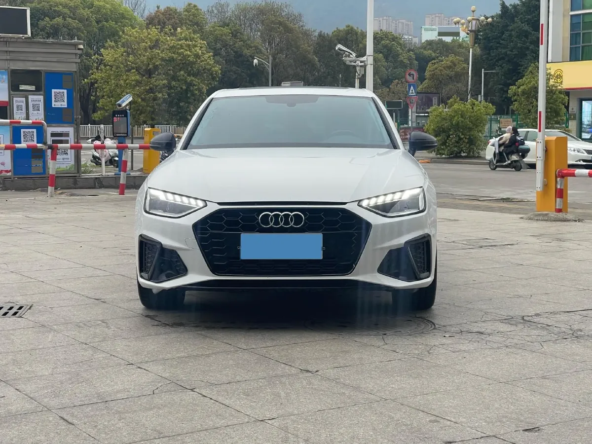 2022 Audi A4L 2.0T 190HP L4 7DCT,autocango,china used car exporter,china ev exporter,chinese used car exporter,chinese used ev exporter