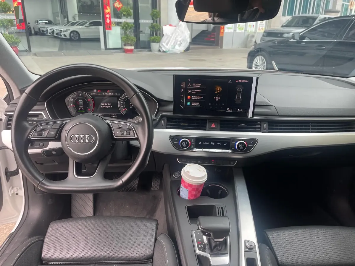 2022 Audi A4L 2.0T 190HP L4 7DCT,autocango,china used car exporter,china ev exporter,chinese used car exporter,chinese used ev exporter