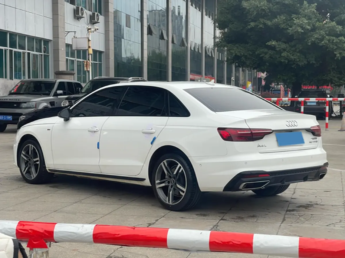 2022 Audi A4L 2.0T 190HP L4 7DCT,autocango,china used car exporter,china ev exporter,chinese used car exporter,chinese used ev exporter