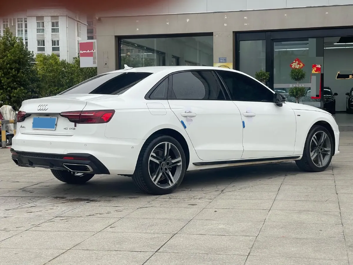 2022 Audi A4L 2.0T 190HP L4 7DCT,autocango,china used car exporter,china ev exporter,chinese used car exporter,chinese used ev exporter