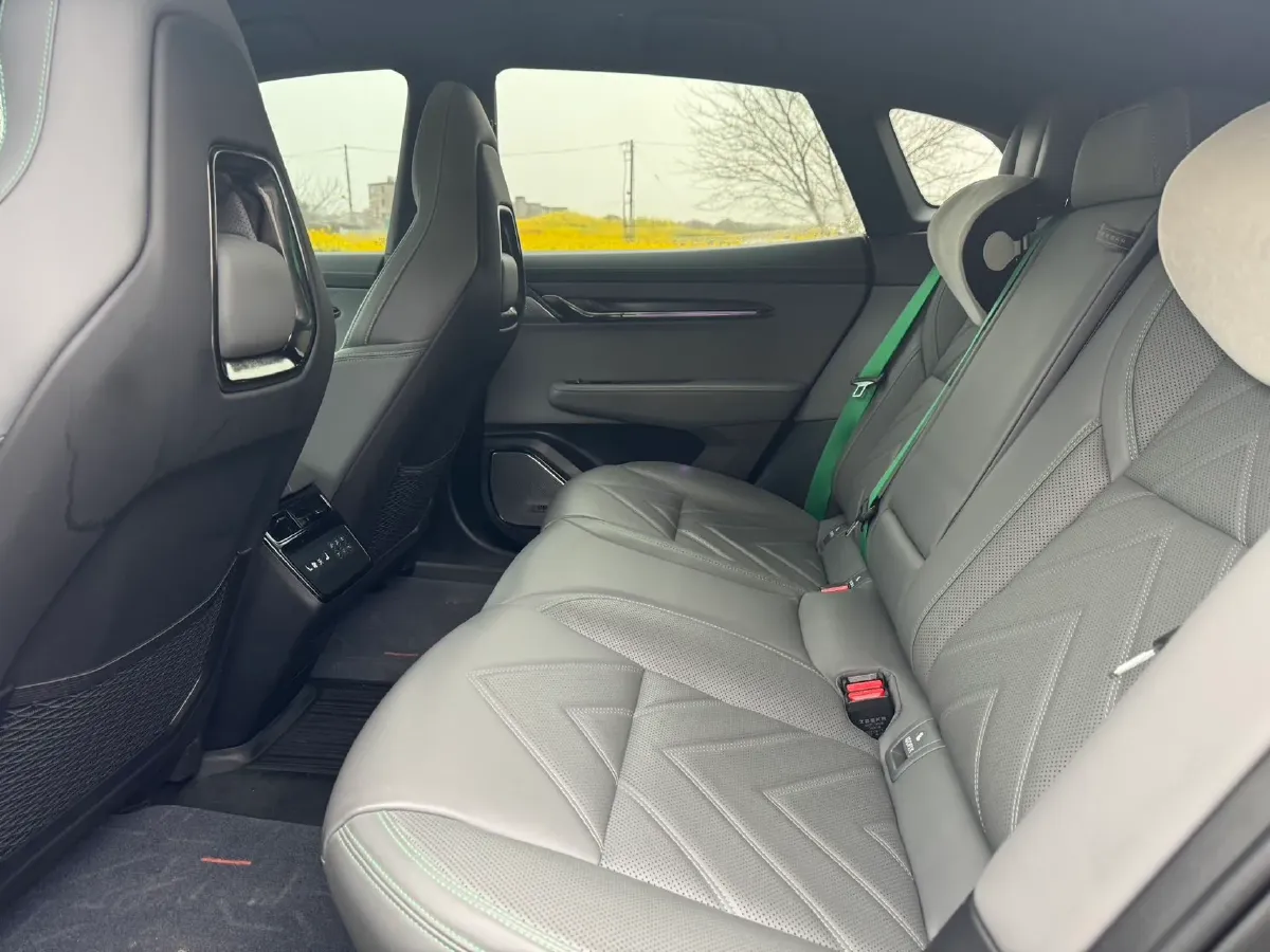 2022 Zeekr 001 BEV 100KWH,autocango,china used car exporter,china ev exporter,chinese used car exporter,chinese used ev exporter