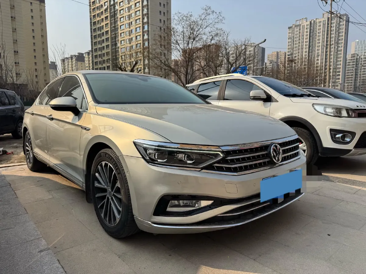 2020 Volkswagen Magotan 2.0T 220HP L4 7DCT,autocango,china used car exporter,china ev exporter,chinese used car exporter,chinese used ev exporter