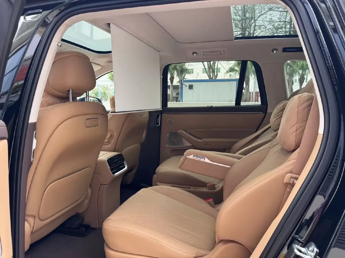 2025 AITO AITO M8 REEV 160HP REEV 53.4KWH,autocango,china used car exporter,china ev exporter,chinese used car exporter,chinese used ev exporter