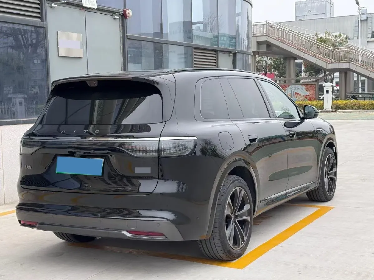 2025 AITO AITO M8 REEV 160HP REEV 53.4KWH,autocango,china used car exporter,china ev exporter,chinese used car exporter,chinese used ev exporter