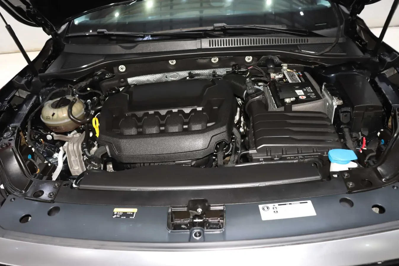 2023 Volkswagen Passat 2.0T 186HP L4 7DCT,autocango,china used car exporter,china ev exporter,chinese used car exporter,chinese used ev exporter