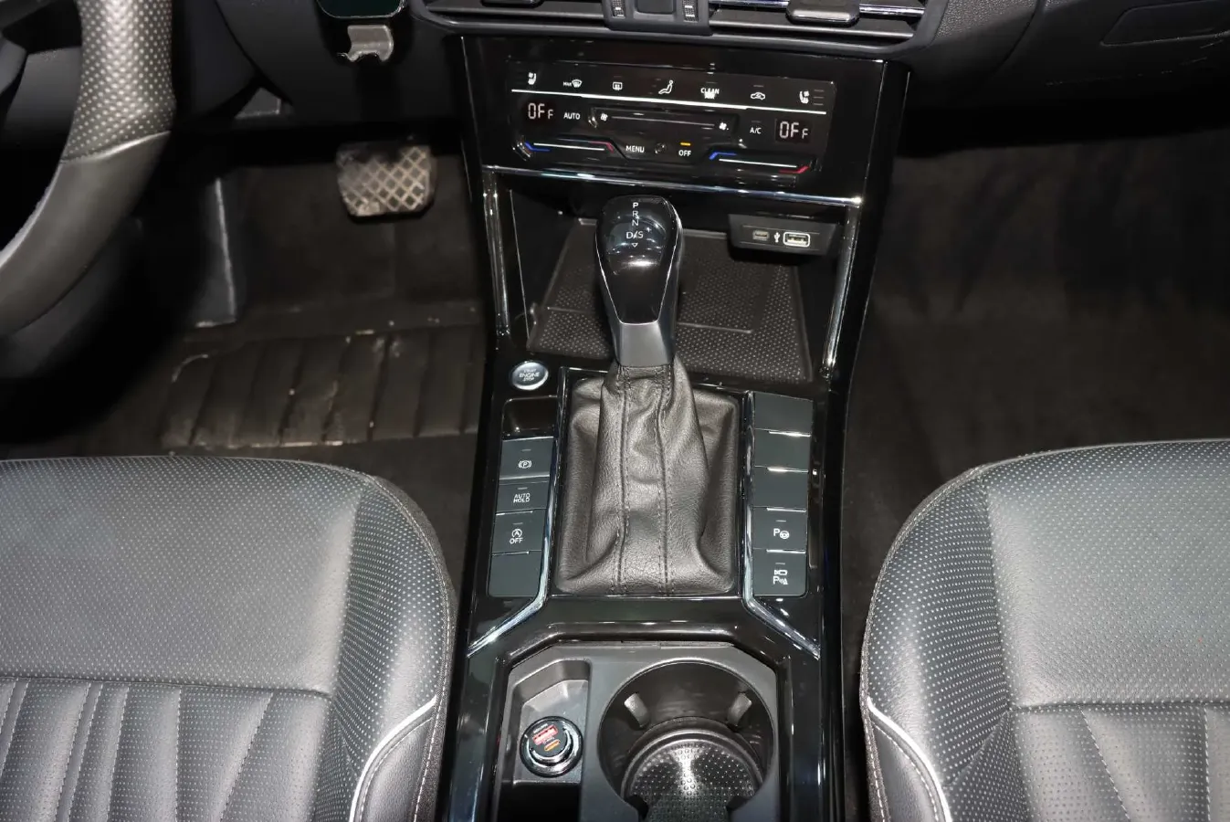 2023 Volkswagen Passat 2.0T 186HP L4 7DCT,autocango,china used car exporter,china ev exporter,chinese used car exporter,chinese used ev exporter