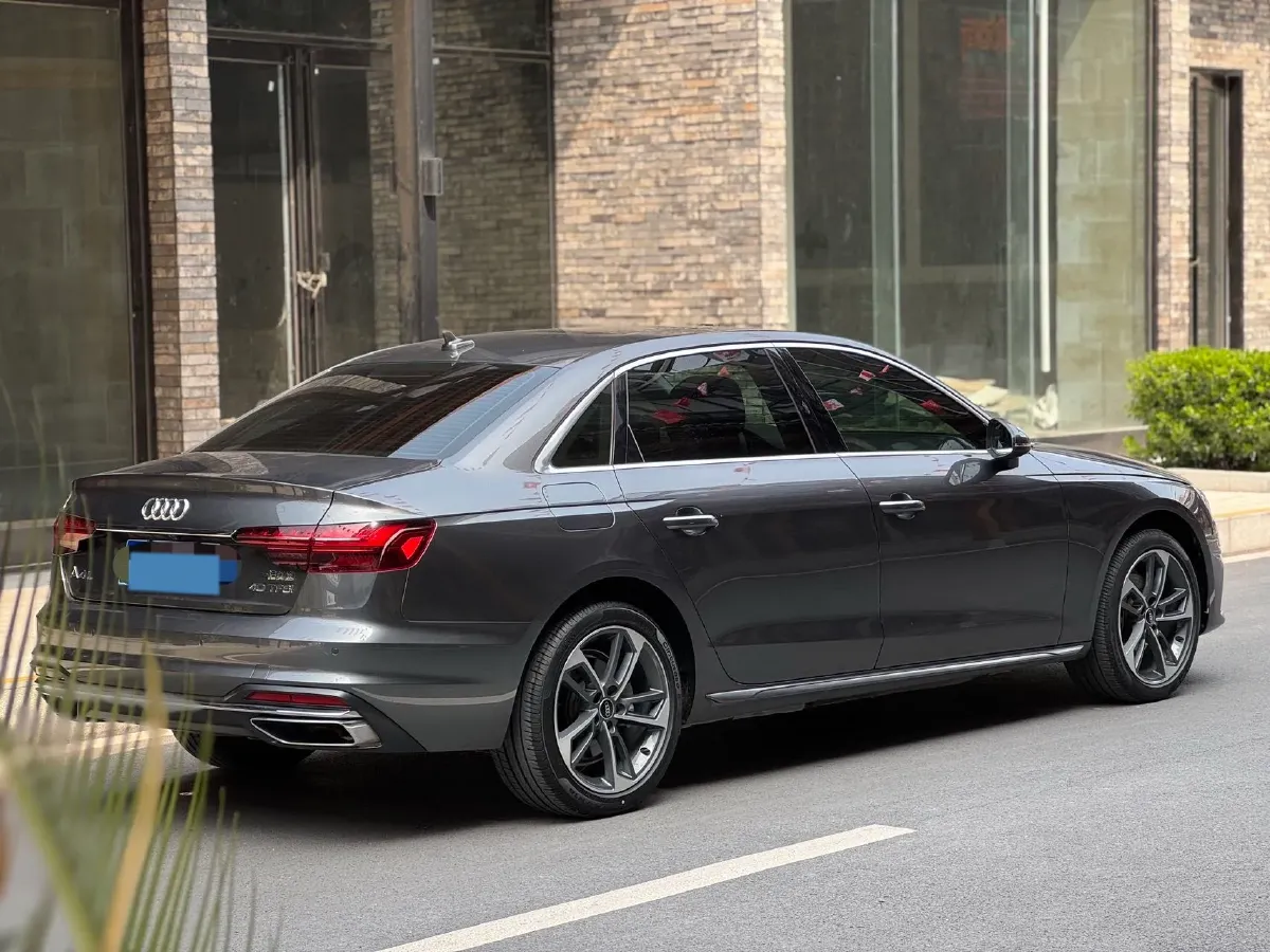 2022 Audi A4L 2.0T 190HP L4 7DCT,autocango,china used car exporter,china ev exporter,chinese used car exporter,chinese used ev exporter