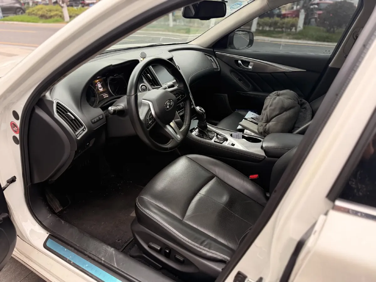 2018 Jeep Grand Commander 2.0T 265HP L4 9AT,autocango,china used car exporter,china ev exporter,chinese used car exporter,chinese used ev exporter