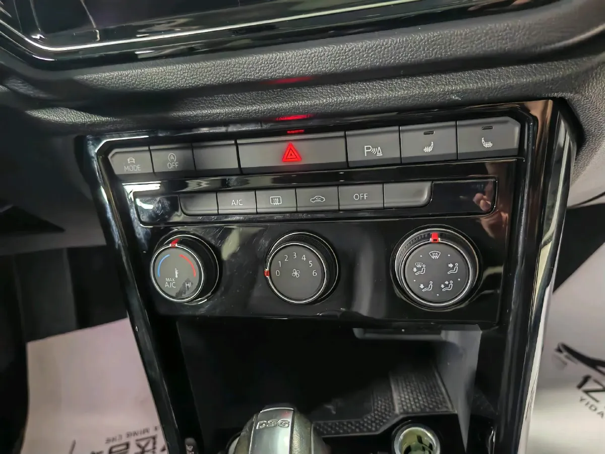 2021 Volkswagen T-Roc 1.4T 150HP L4 7DCT,autocango,china used car exporter,china ev exporter,chinese used car exporter,chinese used ev exporter