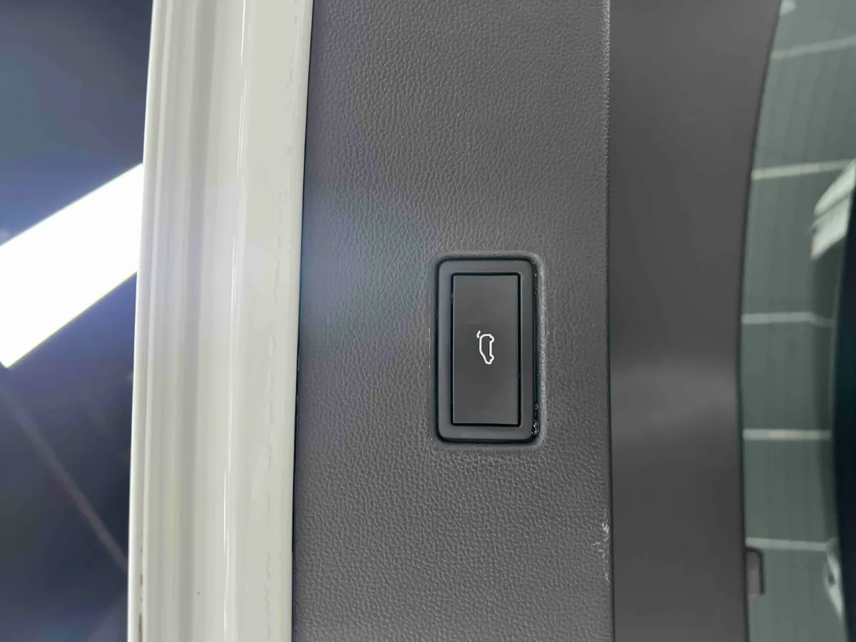 2021 Volkswagen T-Roc 1.4T 150HP L4 7DCT,autocango,china used car exporter,china ev exporter,chinese used car exporter,chinese used ev exporter