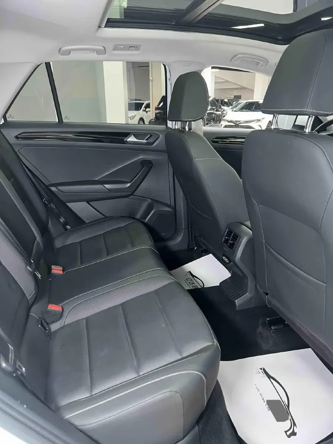 2021 Volkswagen T-Roc 1.4T 150HP L4 7DCT,autocango,china used car exporter,china ev exporter,chinese used car exporter,chinese used ev exporter