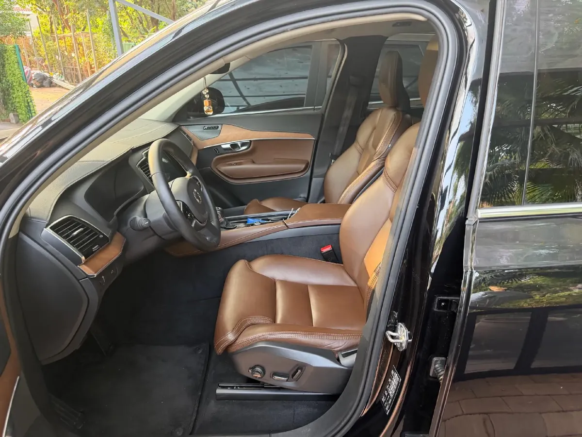 2019 Volvo XC90 2.0T 320HP L4 8AT,autocango,china used car exporter,china ev exporter,chinese used car exporter,chinese used ev exporter
